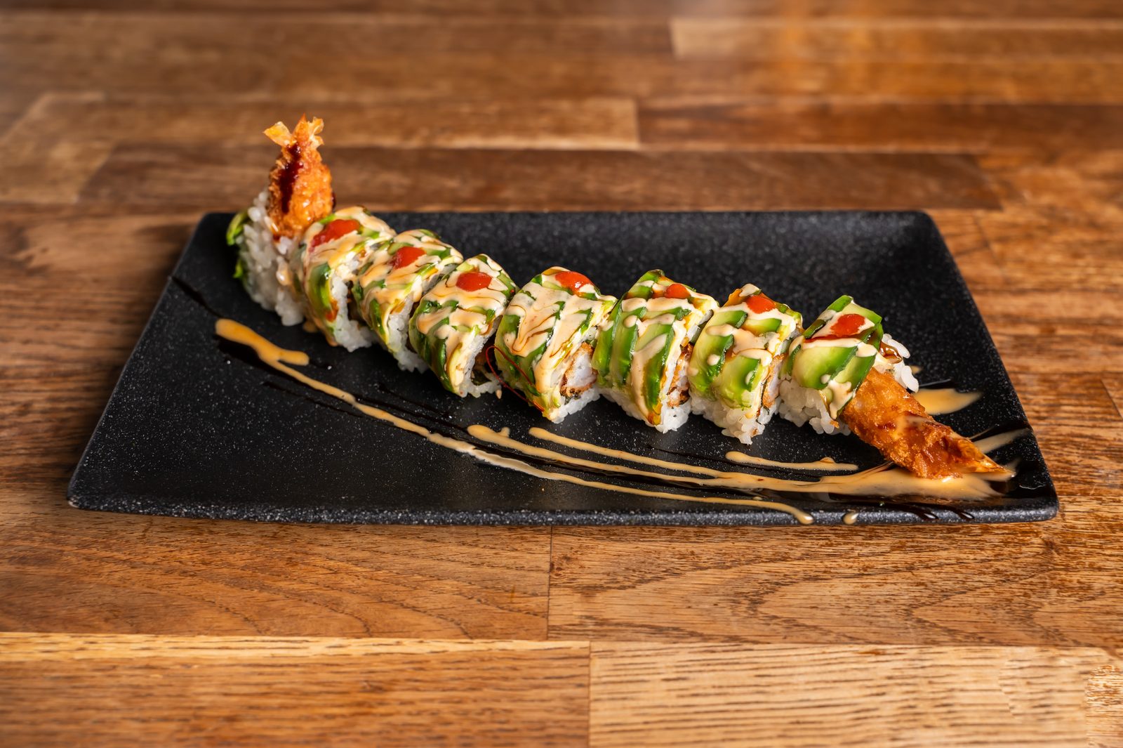 Dragon Roll mit Garnelen Tempura im DAIKAN