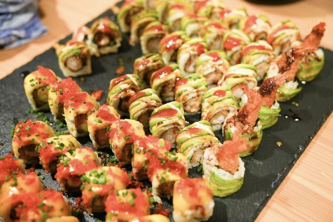 Angerichtete Platte mit Special Rolls